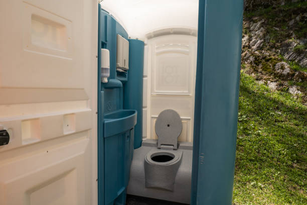 Best Portable restroom trailer rental  in Walkertown, NC